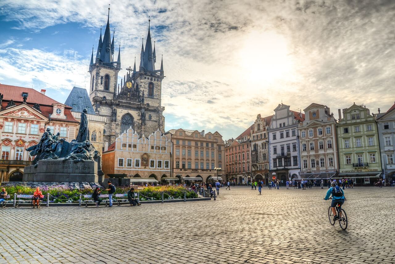 Delikatna „odwilż” u Czechów. Spadła liczba zakażeń