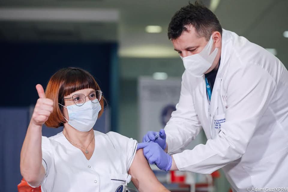 Ruszyły szczepienia! Na początek zastrzyki dla medyków