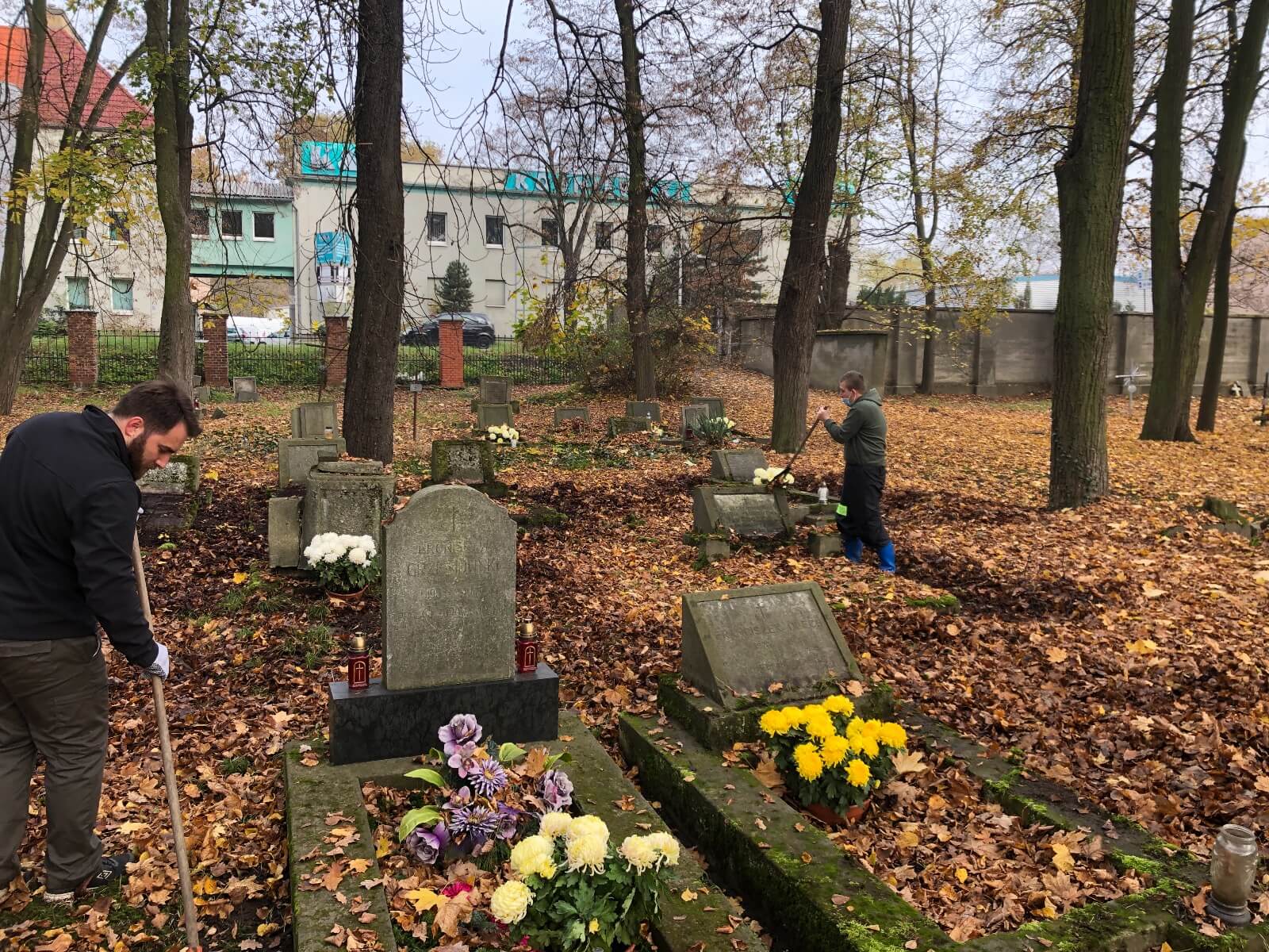 „Horyzonty” zapraszają do wspólnego sprzątania zabytkowego cmentarza przy ul. Wrocławskiej