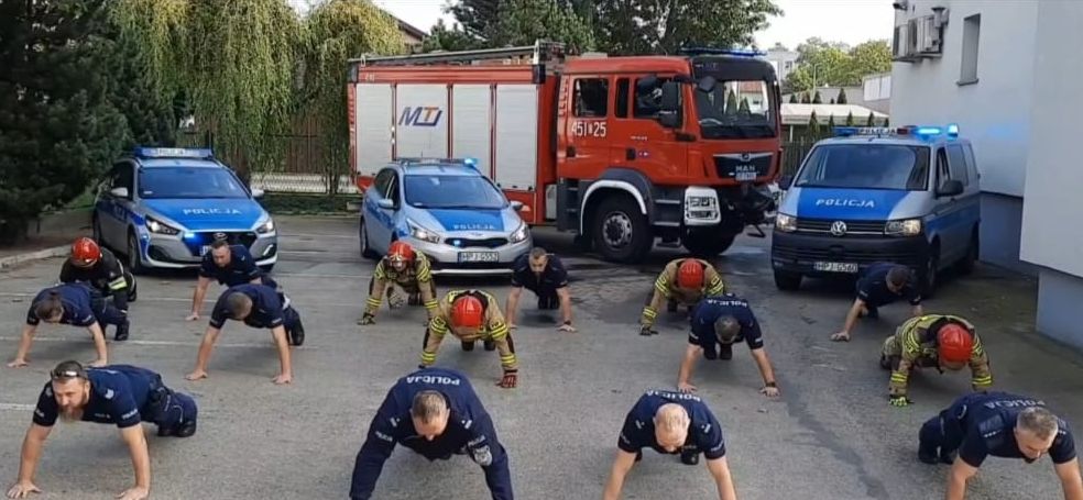 Policjanci wspierają rodzinę zmarłego kolegi. Zorganizowali challenge
