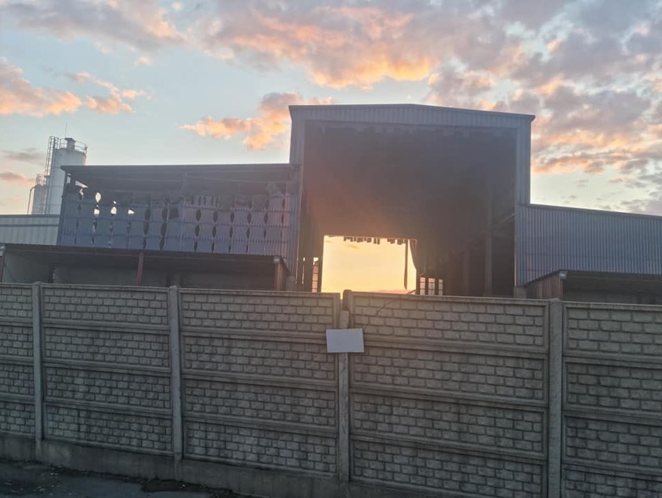 Wczoraj (6.07) wybuchł Pożar w zakładzie przetwarzającym niebezpieczne odpady w Skarbimierzu, których nie można gasić wodą
