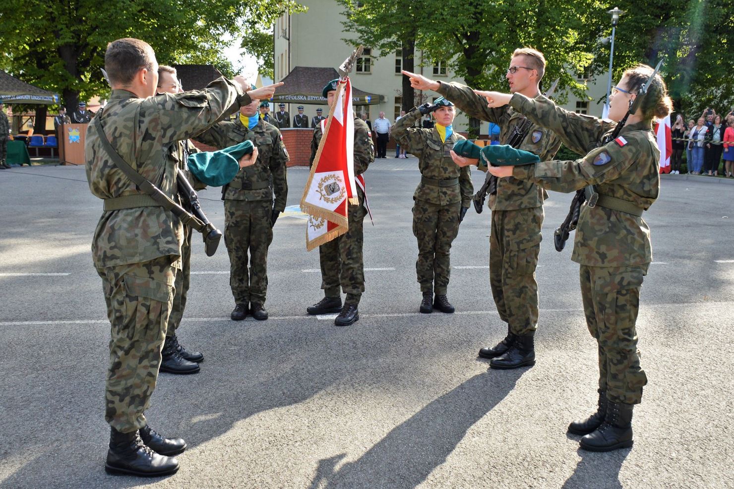 Żołnierze Legii Akademickiej po zakończonym kursie złożyli przysięgę wojskową.