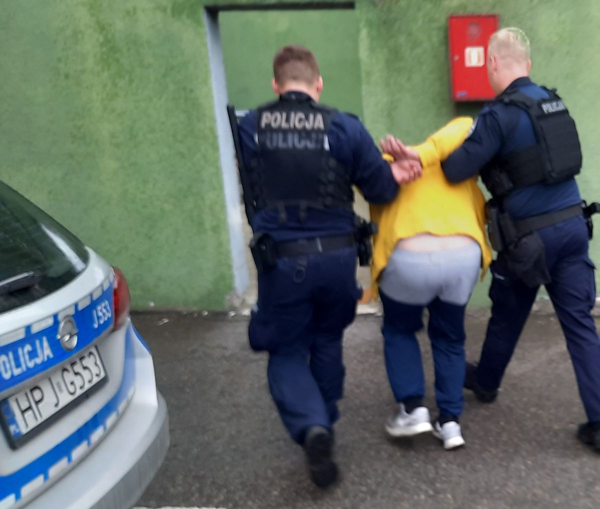Chciał ukryć się przed policjantami w krzakach