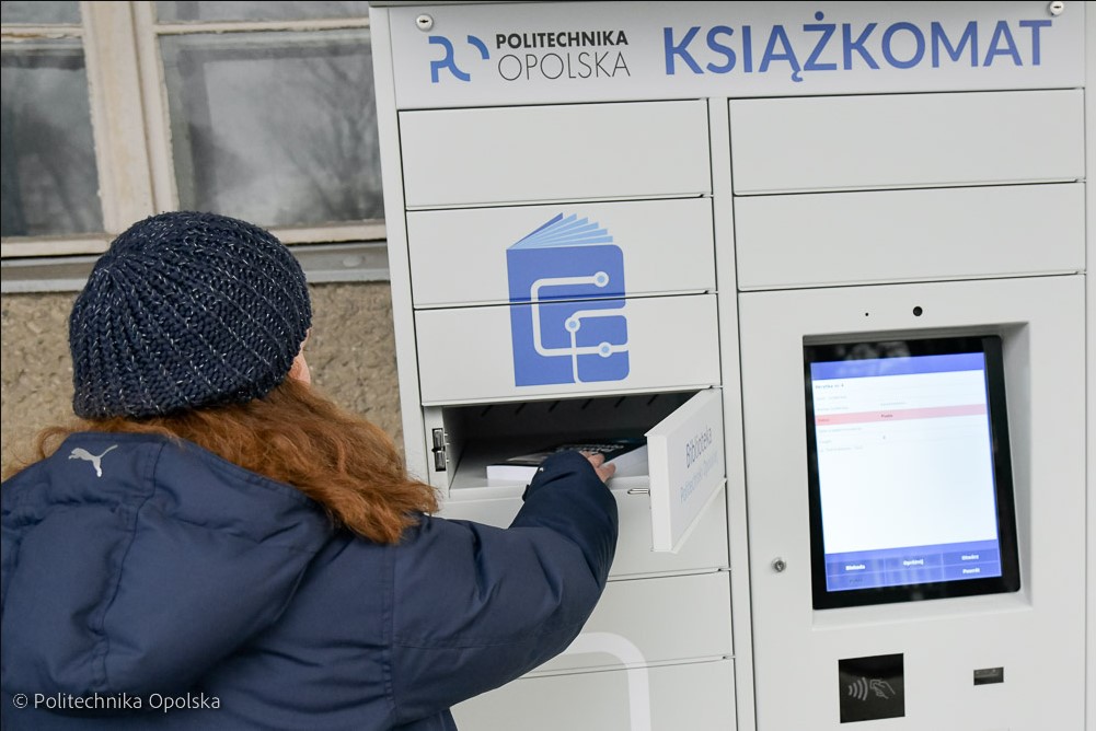 Już działa książkomat Politechniki Opolskiej