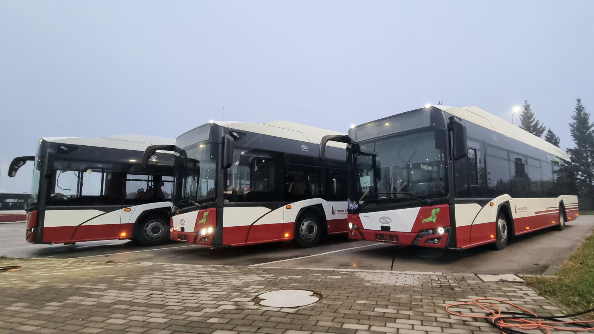 Nowe „elektryki” dojechały do zajezdni MZK