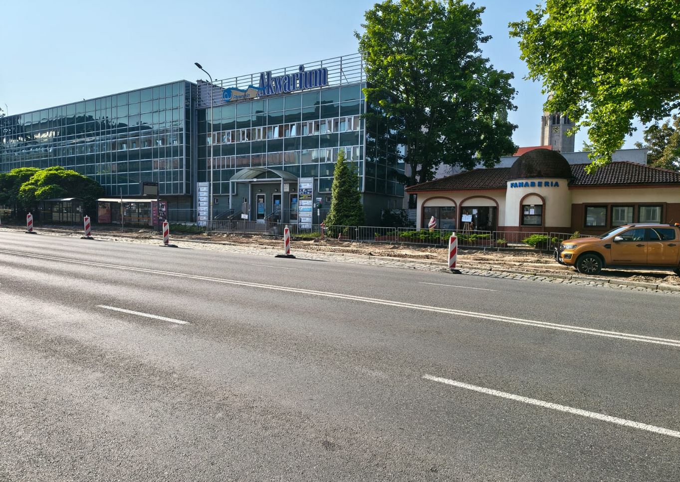 Nowa droga rowerowa i przebudowa przystanku przy pływalni Akwarium